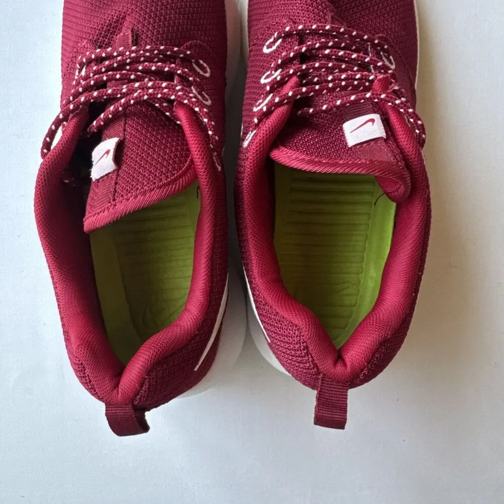 Nike Roshe Run Women's Size 8 Team Red Burgundy White Running Shoes 511881-019
